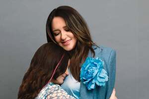 Наприкінці грудня 2023 року співачка повідомила, що стала названою матір'ю для рідних сестер