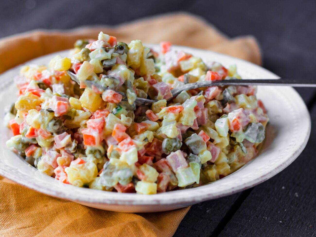 Из вареных овощей салат готовится за два шага