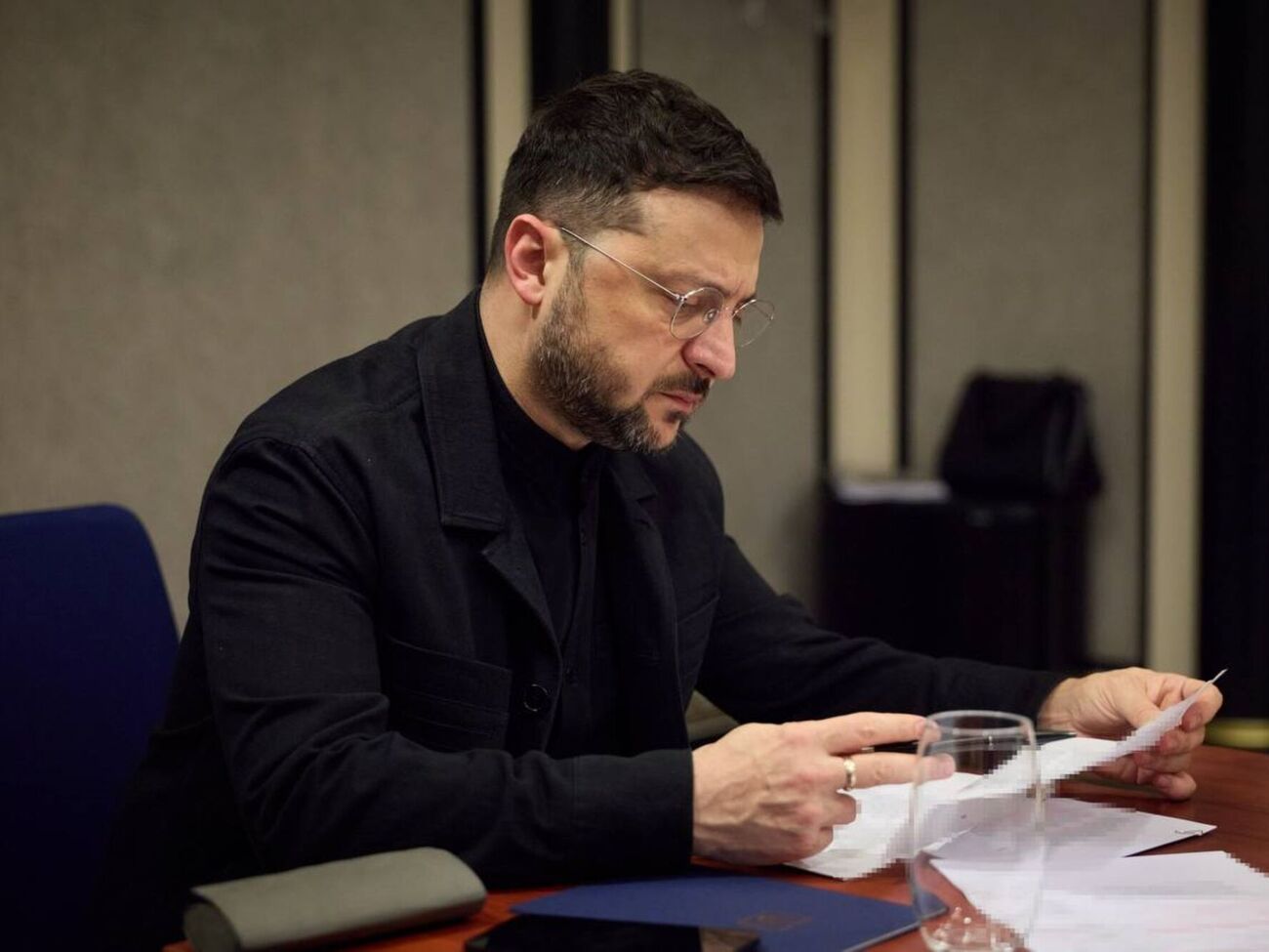 Зеленский завершил переговоры с США и уже проводит встречу со Штайнмайером, сообщают медиа