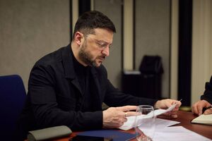 Зеленский завершил переговоры с США и уже проводит встречу со Штайнмайером, сообщают медиа