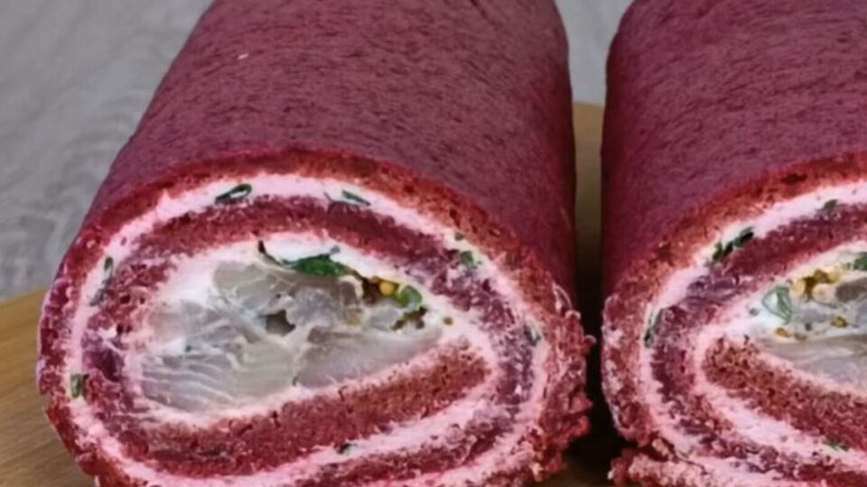 Оставьте рулет в холодильнике на один час