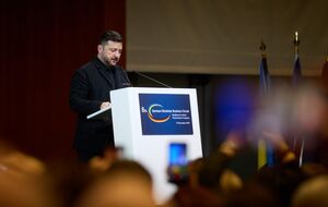 Террористическому давлению, которое ежедневно оказывает на Украину РФ, "действительно трудно противостоять", отметил Зеленский