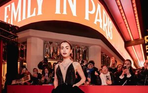 Головну роль у серіалі зіграла Коллінз