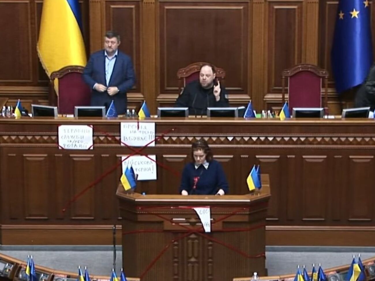 Безугла блокувала трибуну парламенту