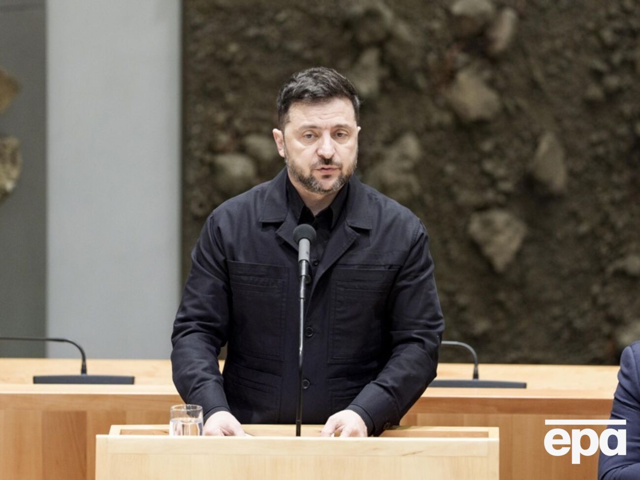 Зеленський виголосив промову в нідерландському парламенті