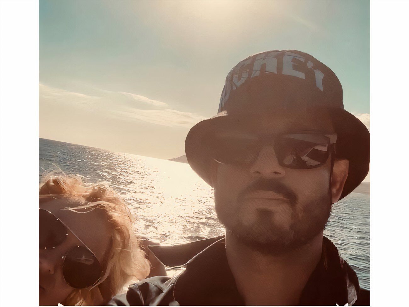 Спирс засветилась с новым спутником