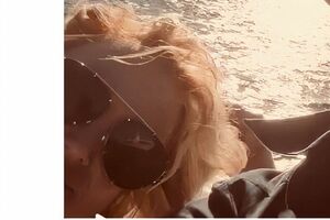 Спирс засветилась с новым спутником