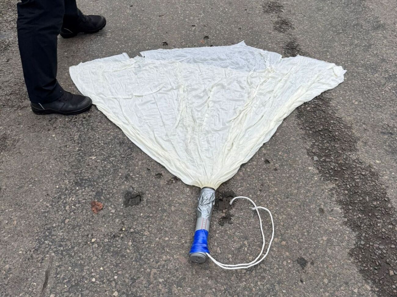 В пакете с воздушным шаром было 1,5 тыс. пачек сигарет и два GPS-устройства