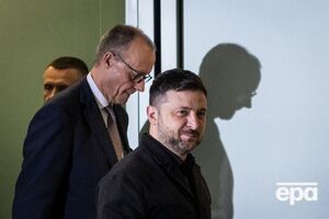 Зеленский на переговорах с США в Берлине предложил отказаться от вступления Украины в НАТО в обмен на гарантии безопасности, писали СМИ