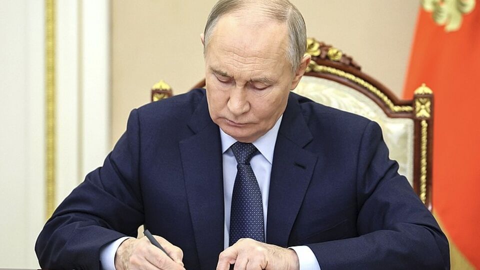 Путин 15 декабря подписал закон "О внесении изменений в отдельные федеральные конституционные законы"