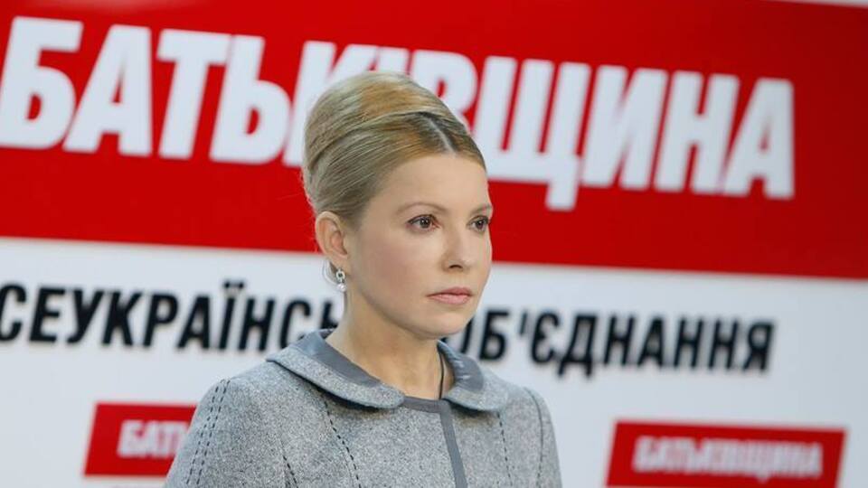 Нещодавно Тимошенко показалася з укладкою у вигляді ґульки на потилиці