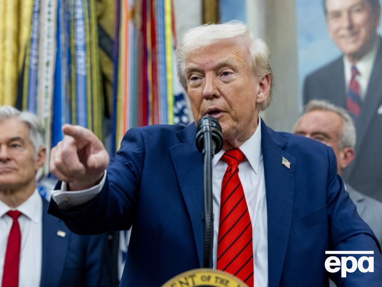 Окончательное решение о введении санкций будет принимать Трамп, говорят источники