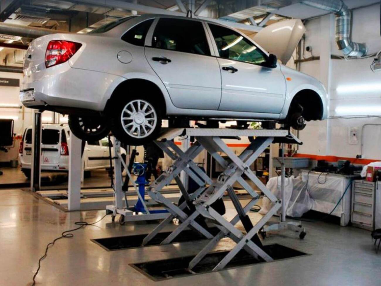 У листопаді продажі "АвтоВАЗ" упали майже на 28%, зазначили у ЦПД