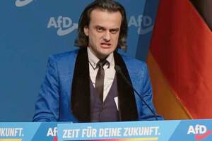 Айхвальд виступив у манері, яка була схожа на стиль Гітлера, на з'їзді молодіжної організації ультраправої партії AfD