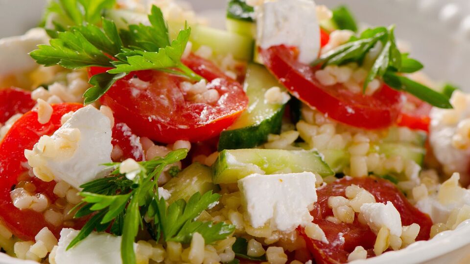 Для салата приготовьте 120 г булгура