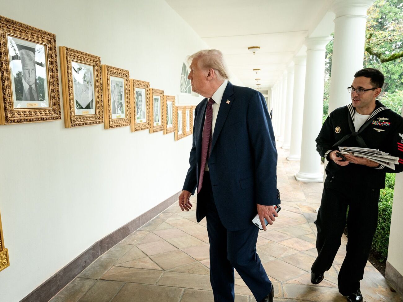 На "президентській алеї слави" Білого дому встановили нові таблички з описом діяльності колишніх президентів США