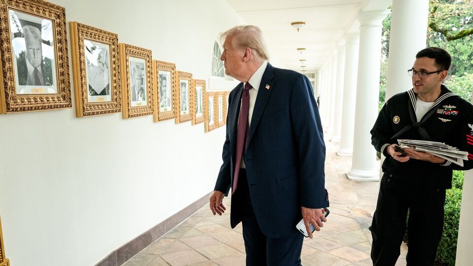 На "президентской аллее славы" Белого дома установили новые таблички с описанием деятельности бывших президентов США