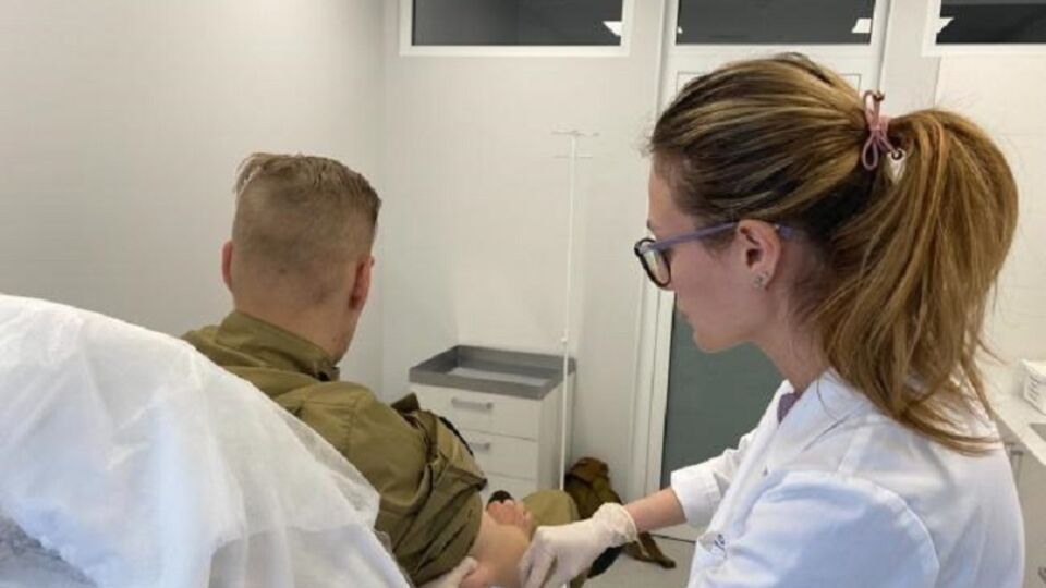 Киев формирует первую в Украине модель ветеранской медицины, заявили в КГГА