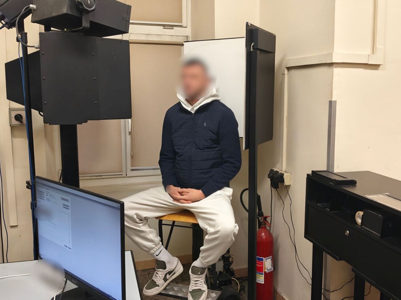 Правоохоронці не знайшли фігуранта в базі, він користувався різними підробленими документами