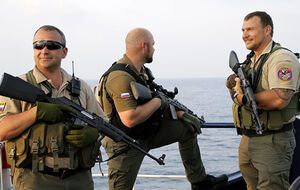 Людям у формі й зі зброєю на суднах надходять накази від російської влади – CNN