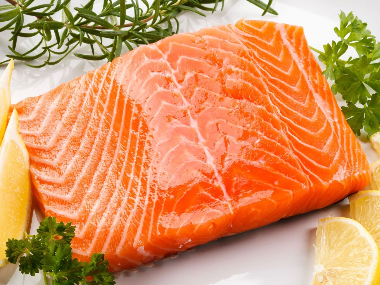 На 1 кг лосося нужно 60 г соли