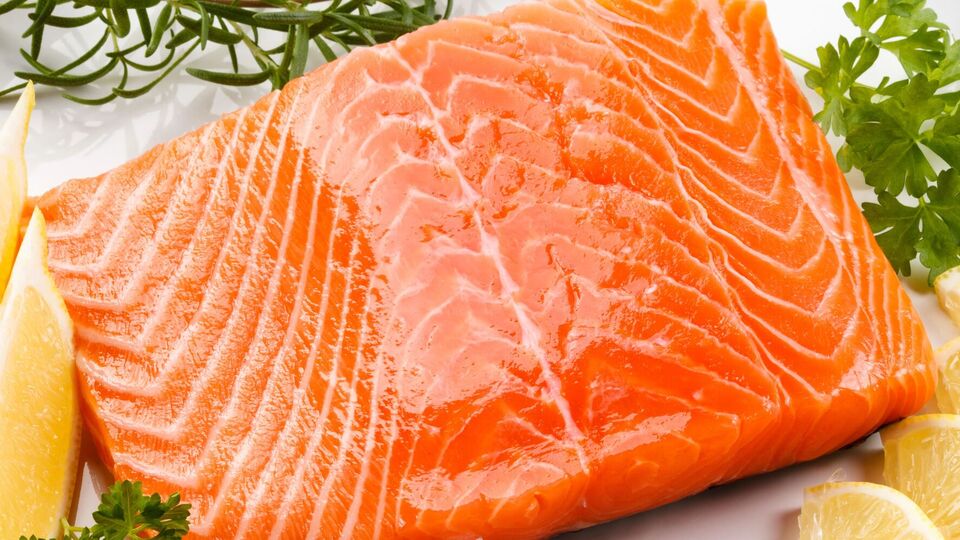 На 1 кг лосося потрібно 60 г солі