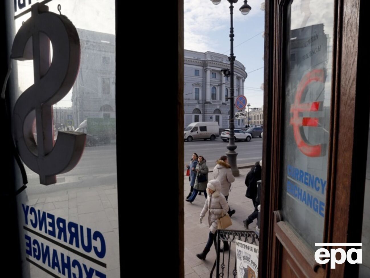 Щоб уникнути дефіциту, уряду Росії доведеться скоротити видатки в різних сферах
