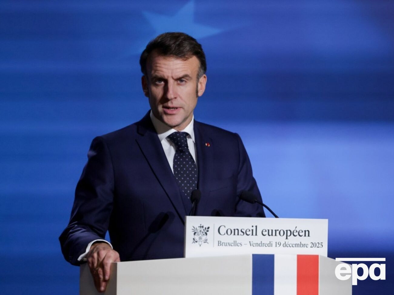 Макрон хочет "вступить в диалог с РФ"