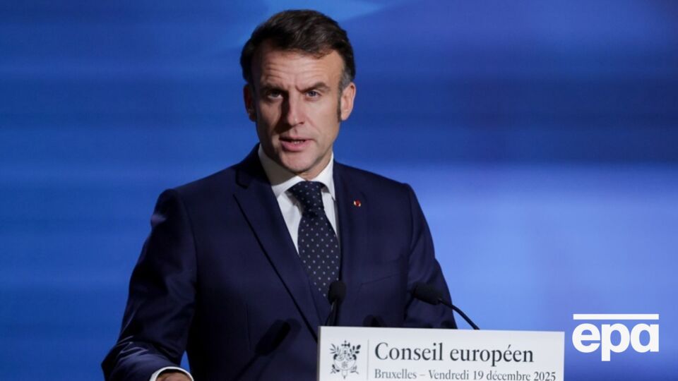 Макрон хоче "вступити в діалог із РФ"