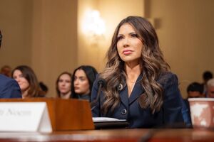 Ноем: По указанию президента Трампа я немедленно даю распоряжение USCIS приостановить программу DV1