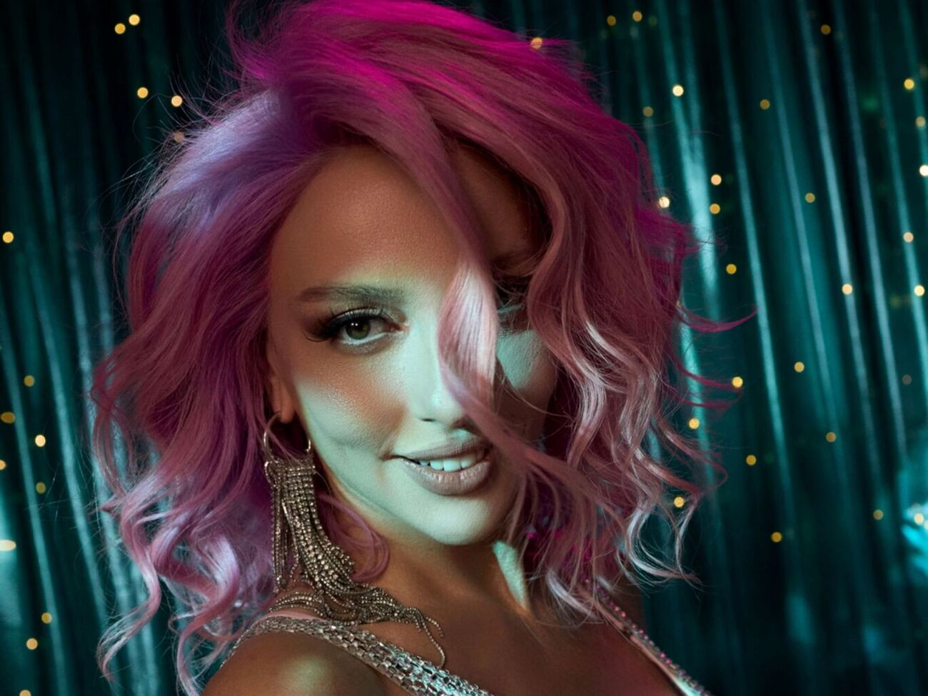 Полякова почала виступати 2000 року