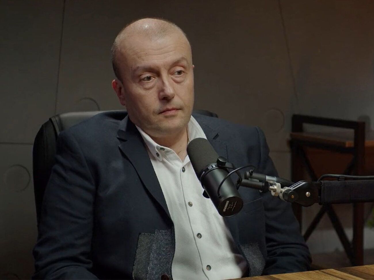 Есть пациенты, которые перенесли инсульт и продолжают выполнять боевые задания, рассказал врач