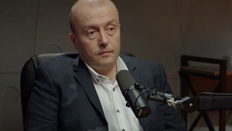 Есть пациенты, которые перенесли инсульт и продолжают выполнять боевые задания, рассказал врач