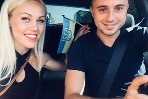 Олена й Тарас Тополі одружилися 2013 року. У шлюбі в них народилося троє дітей