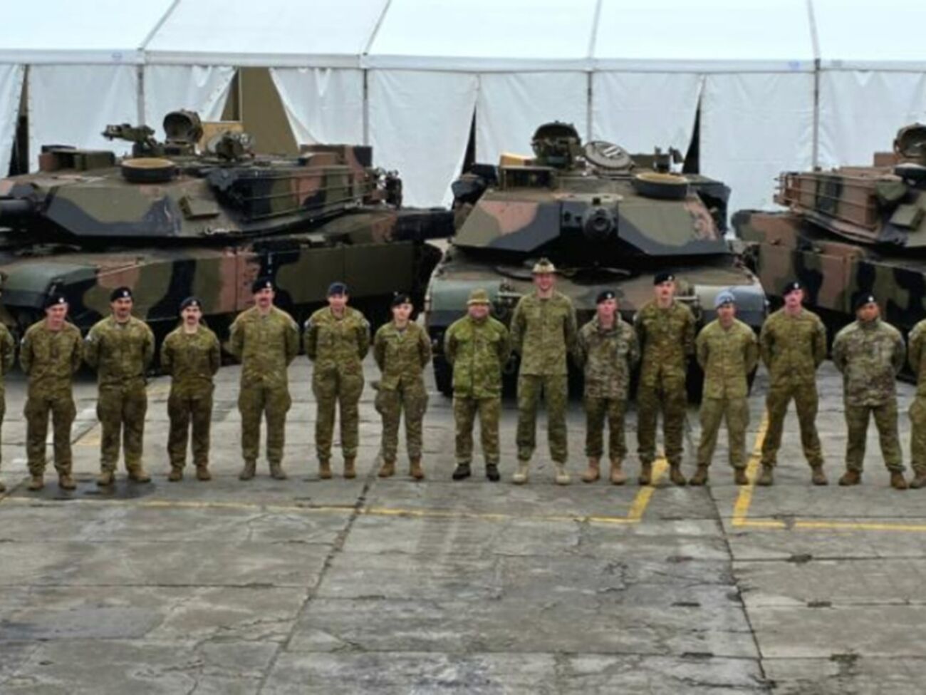 Минобороны Австралии сообщило, что доставляли танки морем