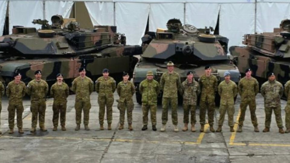 Минобороны Австралии сообщило, что доставляли танки морем