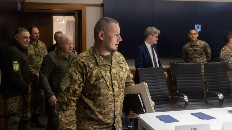 За словами Паліси, сторони говорили, зокрема, про гарантії безпеки для України