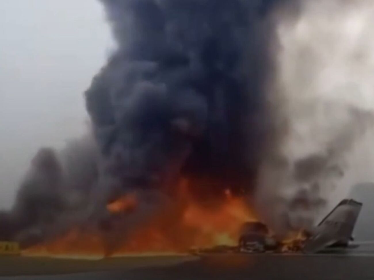 Літак згорів під час приземлення