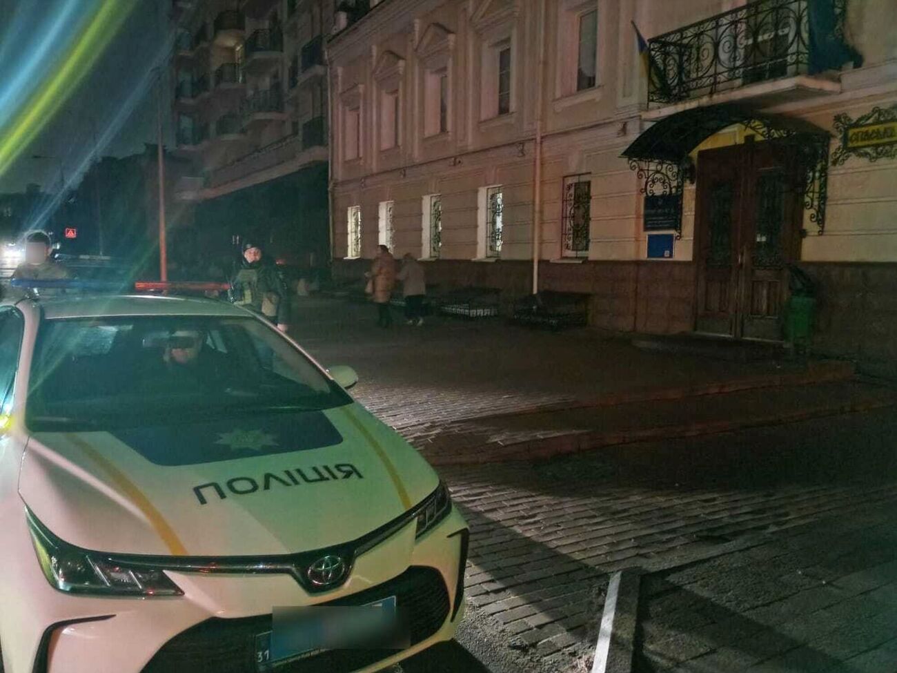 Специалисты выясняют происхождение вероятного радиомаячка возле приемной штаба