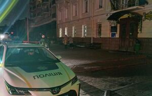 Специалисты выясняют происхождение вероятного радиомаячка возле приемной штаба