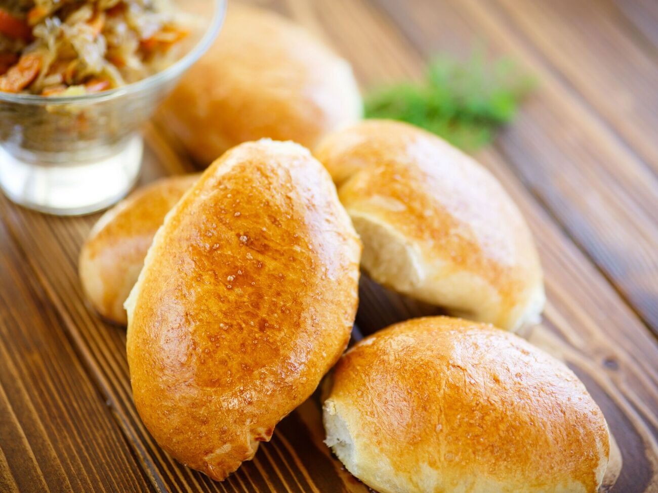 Пирожки выпекают 20 минут