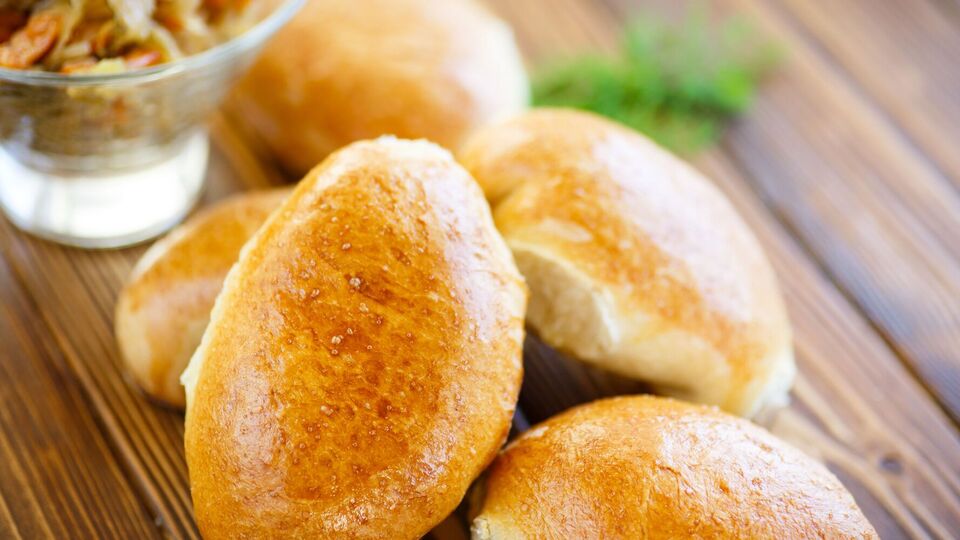 Пирожки выпекают 20 минут