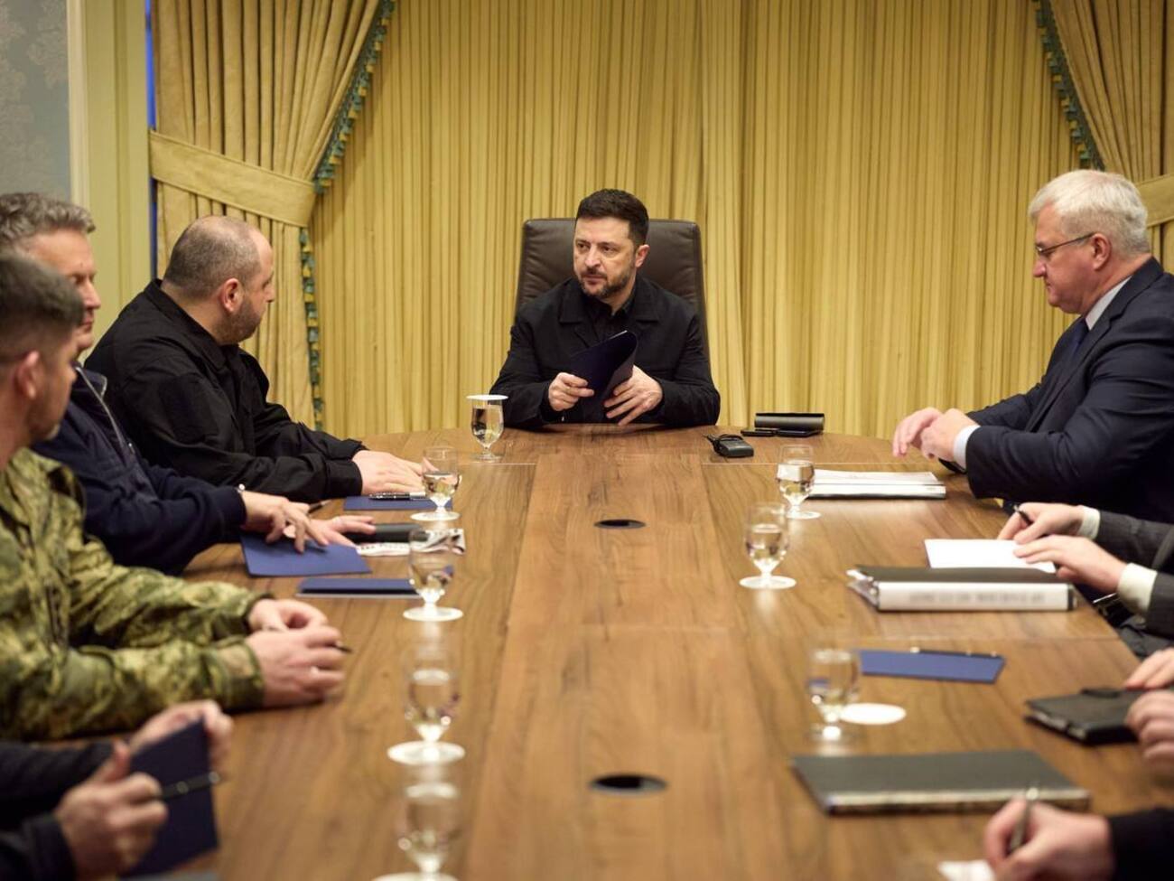 Переговорна група України щодо "мирного плану" повернулася в Київ