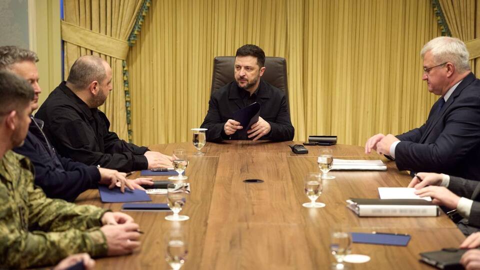 Переговорная группа Украины по мирному плану вернулась в Киев