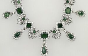 В сети утверждают, что бусы из Лувра якобы обнаружили в вещах Миндича