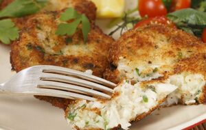 Сирники обсмажують із двох боків