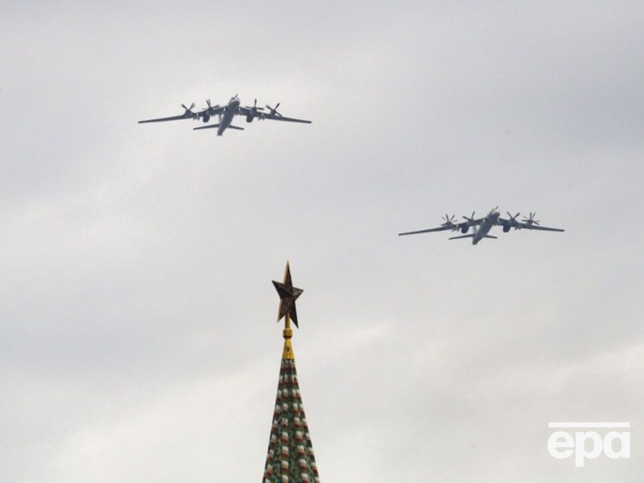 Ту-95МС снаряжают сразу после ракетной атаки, а затем они перелетают на Дальний Восток