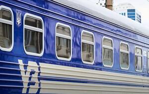"Укрзалізниця" предлагает билеты в вагонах плацкарт, купе, региональных поездах и "Интерсити"