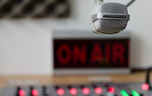 СМИ пишут, что мужчина уже захватывал радиостанции