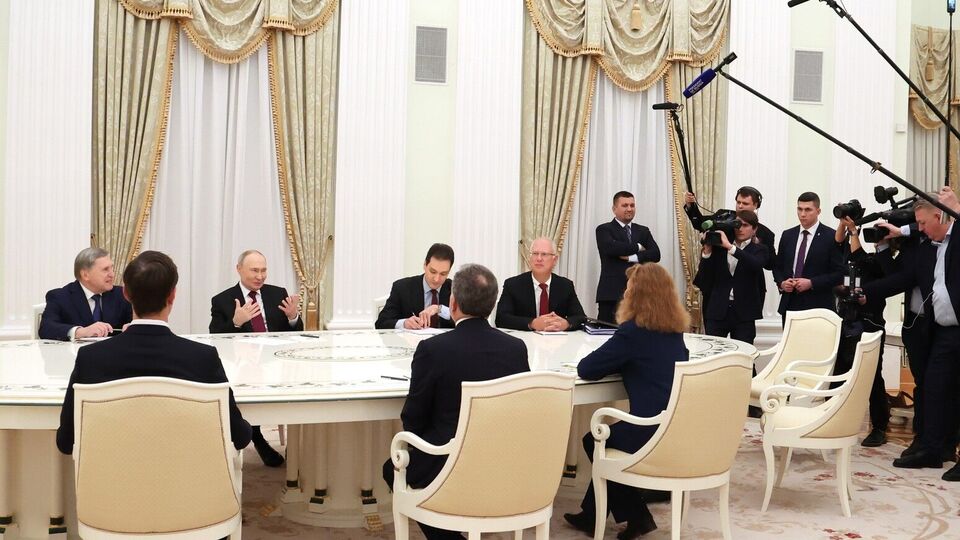 Переговоры начались на несколько часов позже запланированного